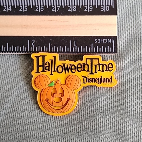 HALLOWEENTIME AT DISNEYLAND - Picture 4 of 5